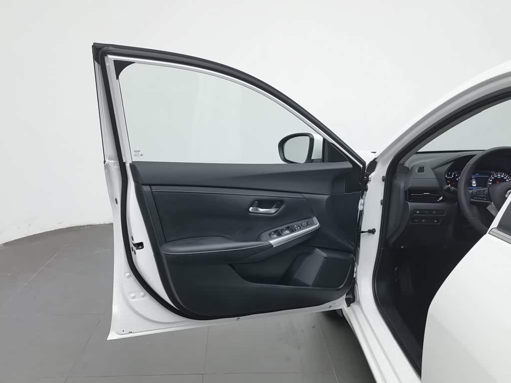 Nissan Sylphy 1.6 л 2024 г. Белый, пробег 17300 км