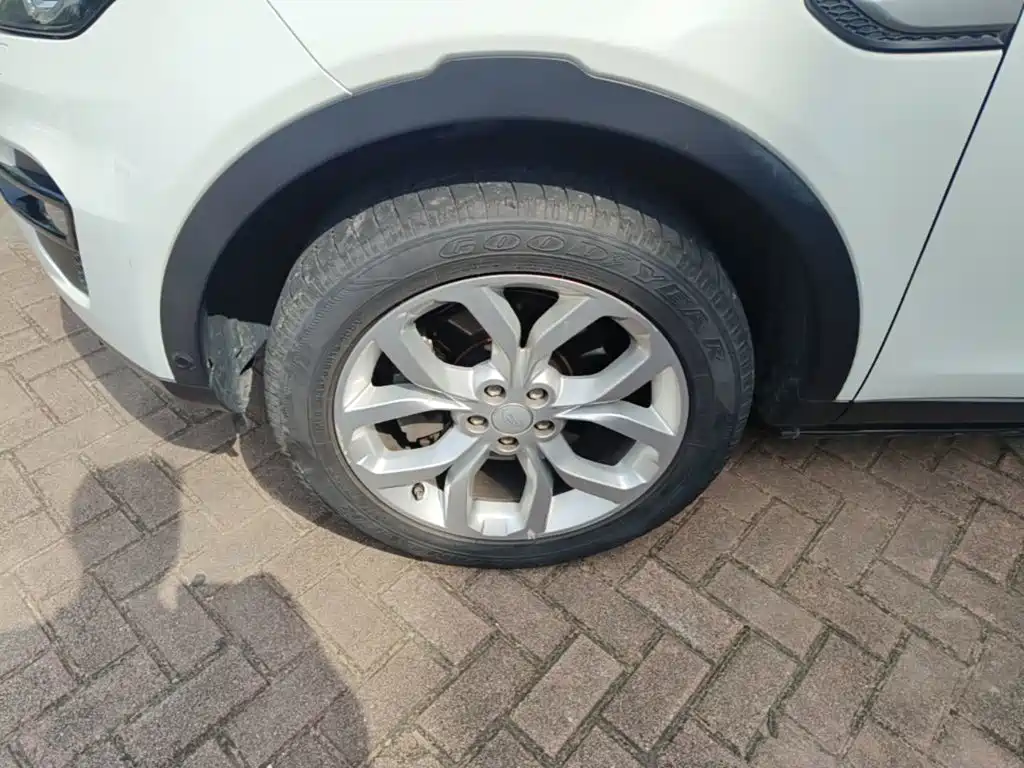 Land Rover Discovery Sport — миниатюра 23