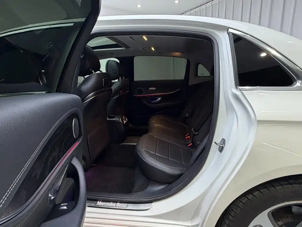 Mercedes-Benz E-Class — миниатюра 13