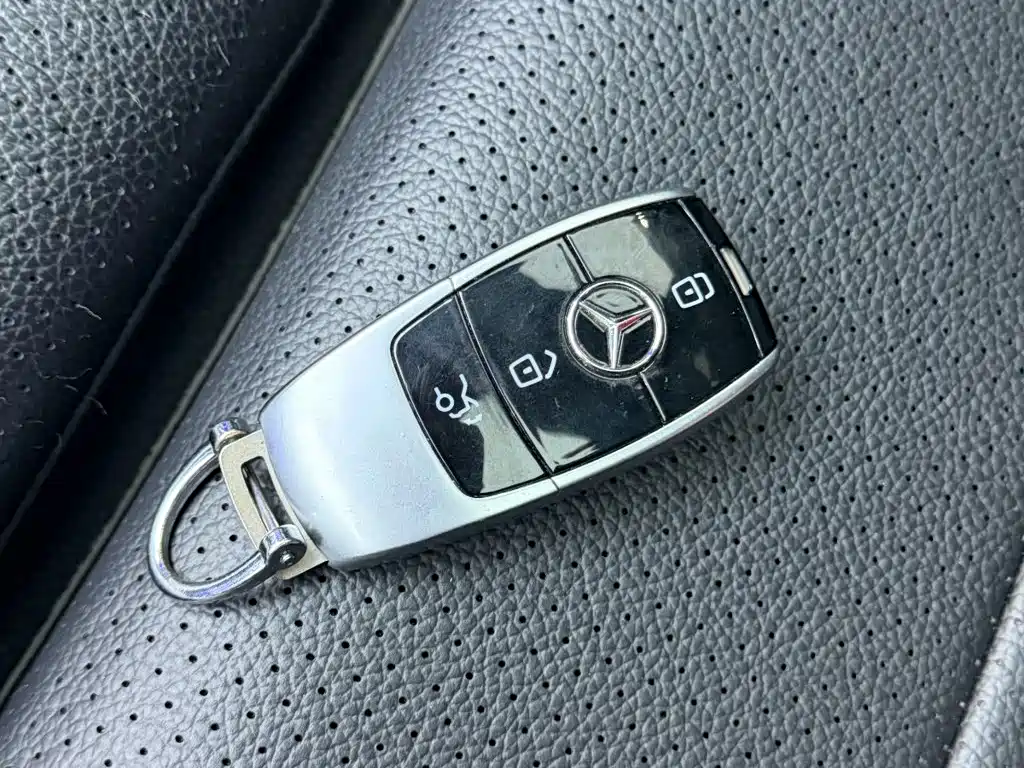 Mercedes-Benz E-Class — миниатюра 16