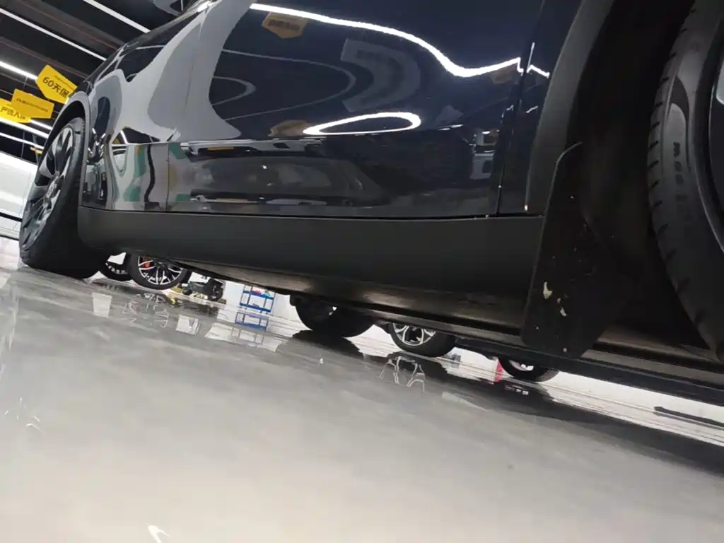 Tesla Model Y — миниатюра 21