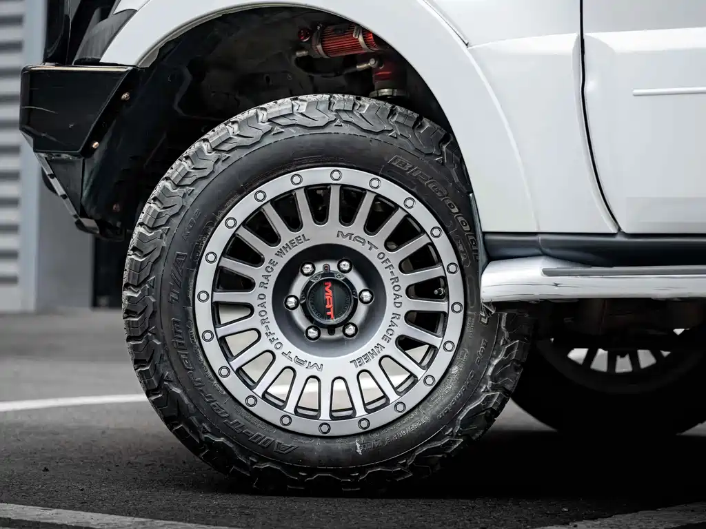 Mitsubishi V87 2019 3.8L AT