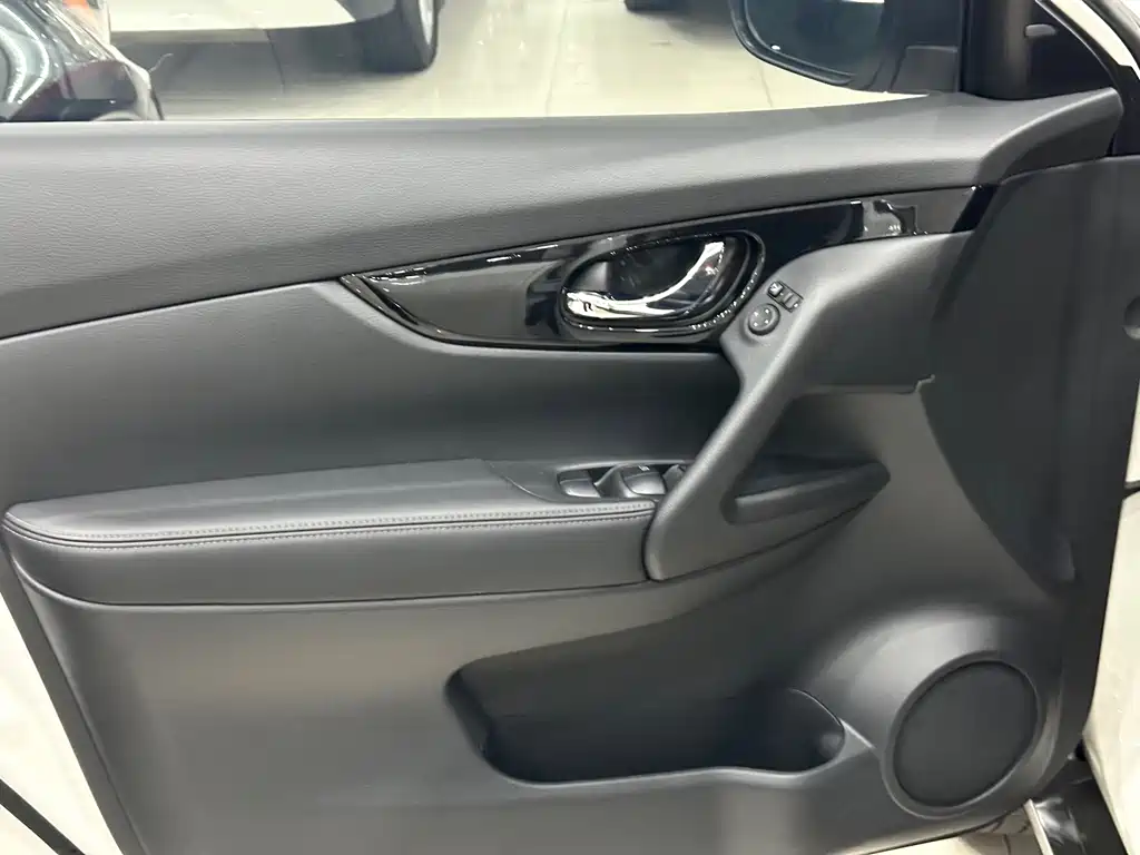 Nissan X-Trail — миниатюра 14