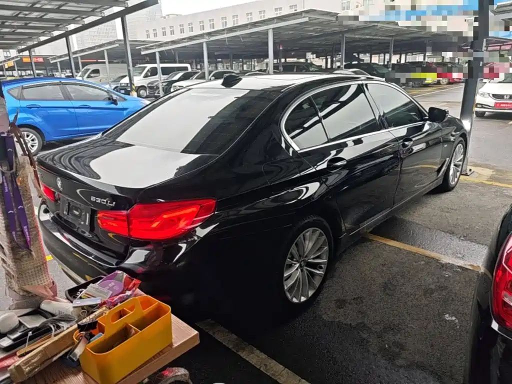 BMW 5 Series — миниатюра 7