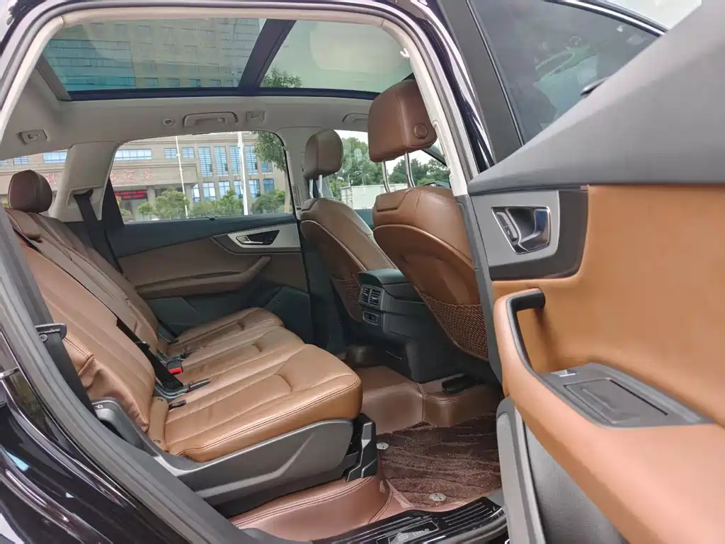 Audi Q7 — миниатюра 13