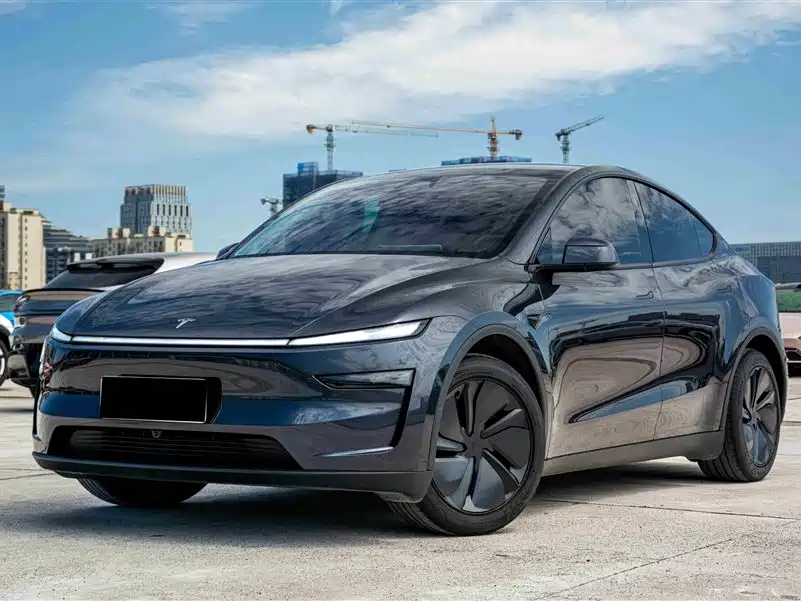 Tesla Model Y 2025