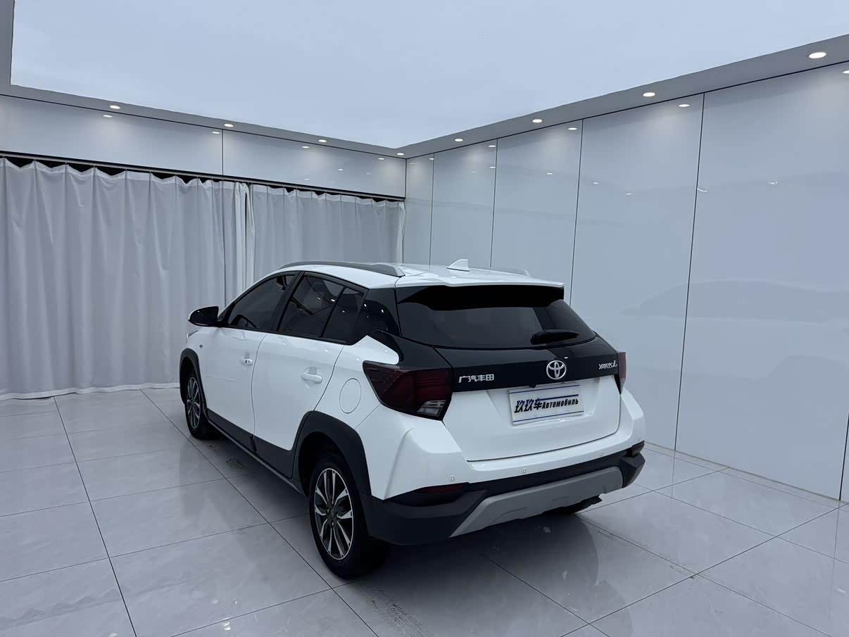 Toyota YARiS L Zhi Xuan 1.5 л 2022 г. Белый, пробег 40000 км