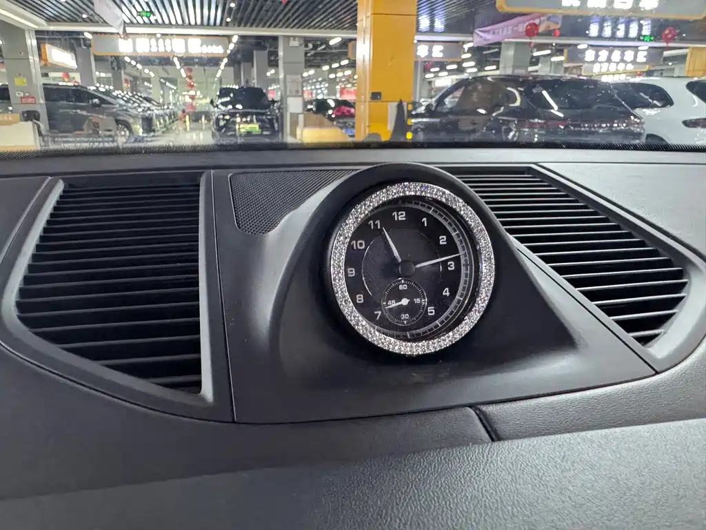 Porsche Macan — миниатюра 11