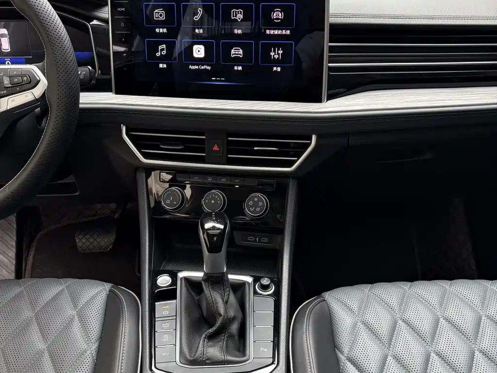 Volkswagen Sagitar 2024 300TSI DSG
