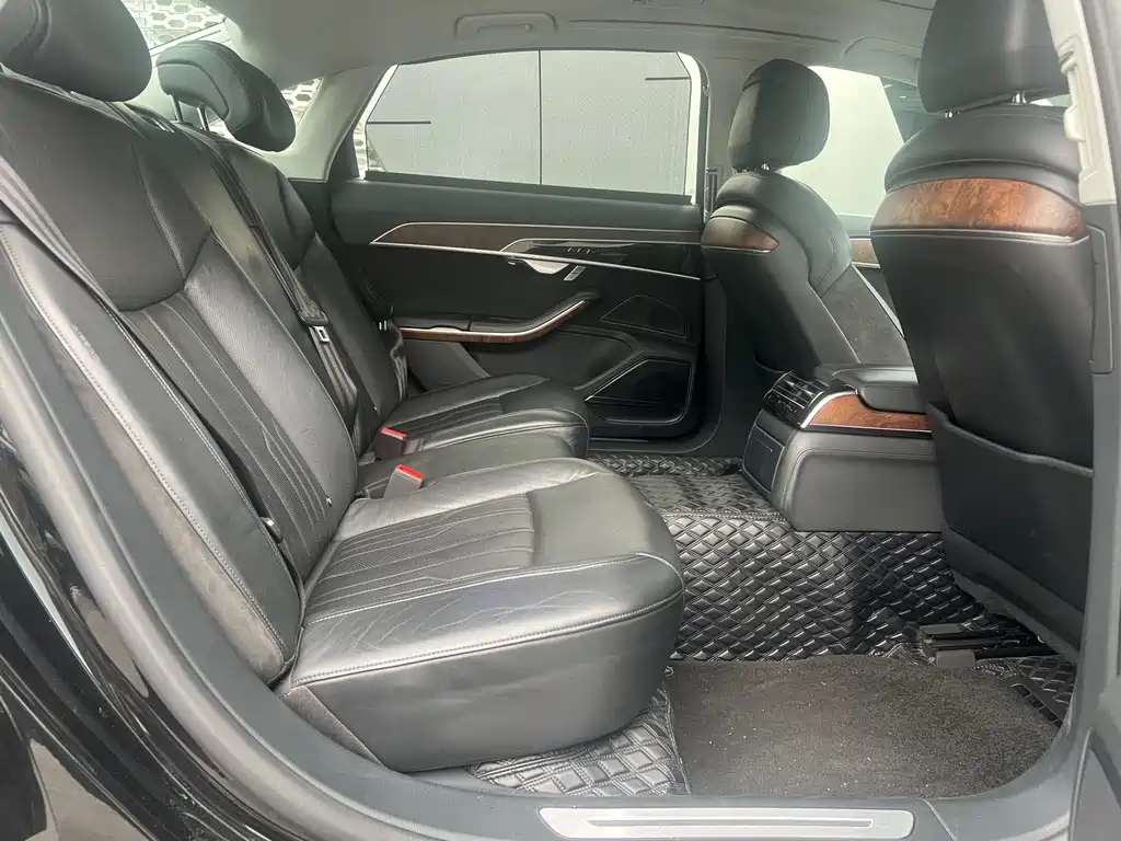 Audi A8 — миниатюра 8