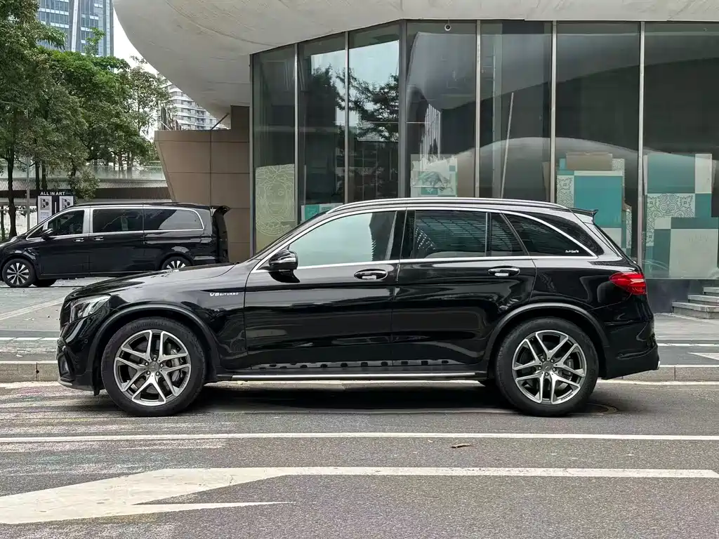 MERCEDES-BENZ GLC AMG