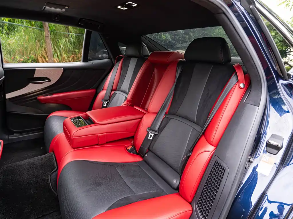 Lexus LS — миниатюра 12