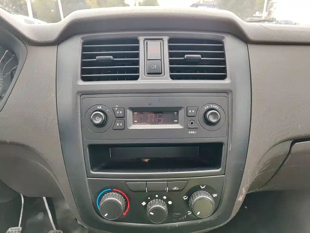 Wuling Rongguang — миниатюра 13