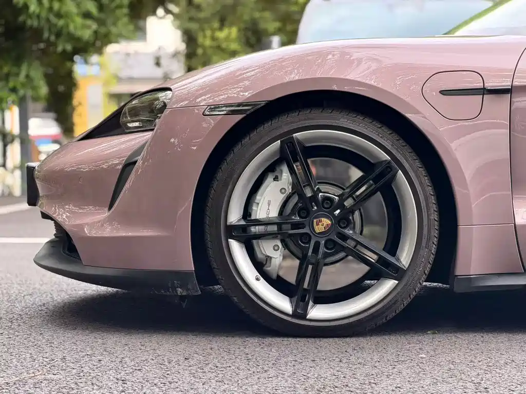 Porsche Taycan — миниатюра 5