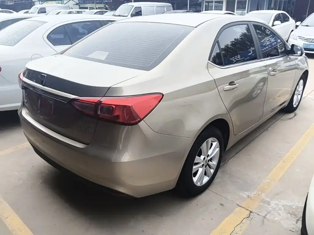 Roewe 360 — миниатюра 7