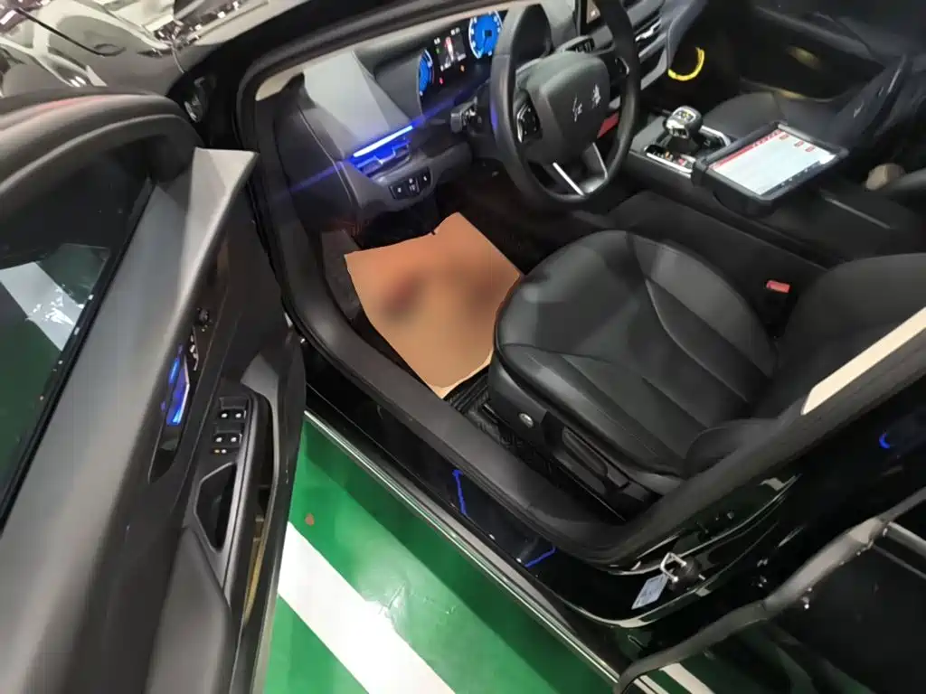 Hongqi Hongqi E-QM5 — миниатюра 16