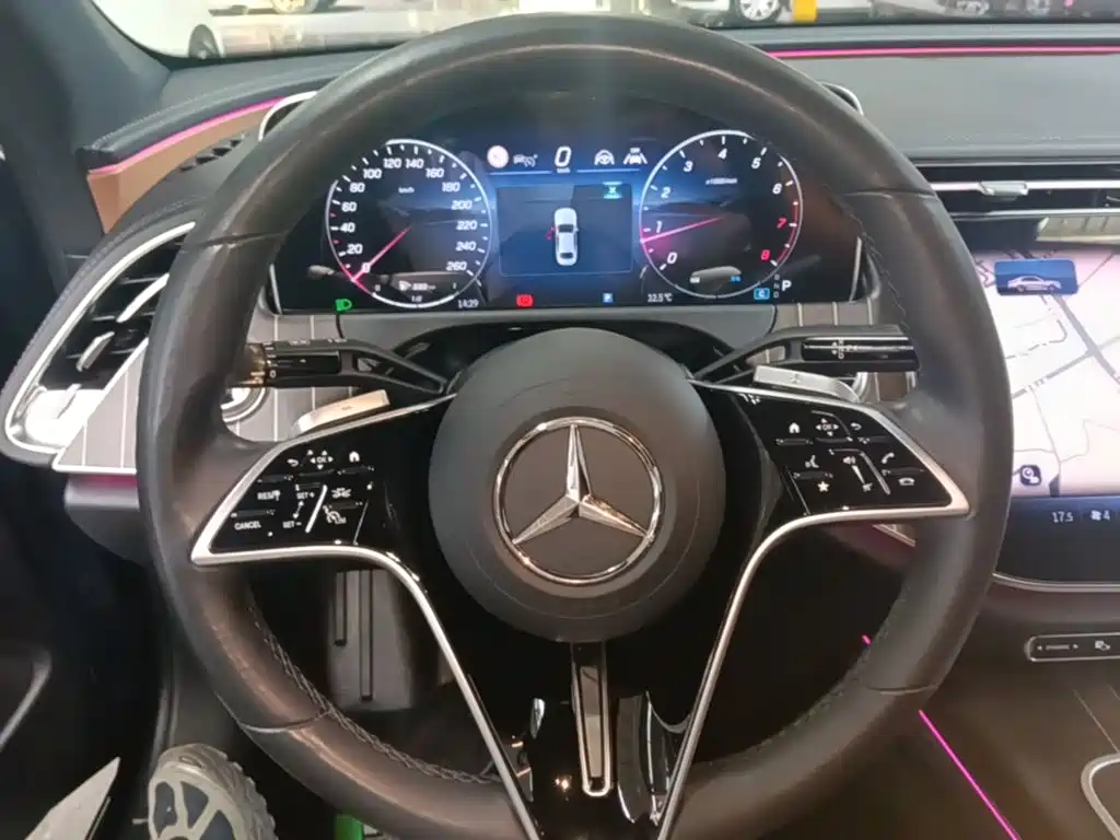 Mercedes-Benz E-Class — миниатюра 11