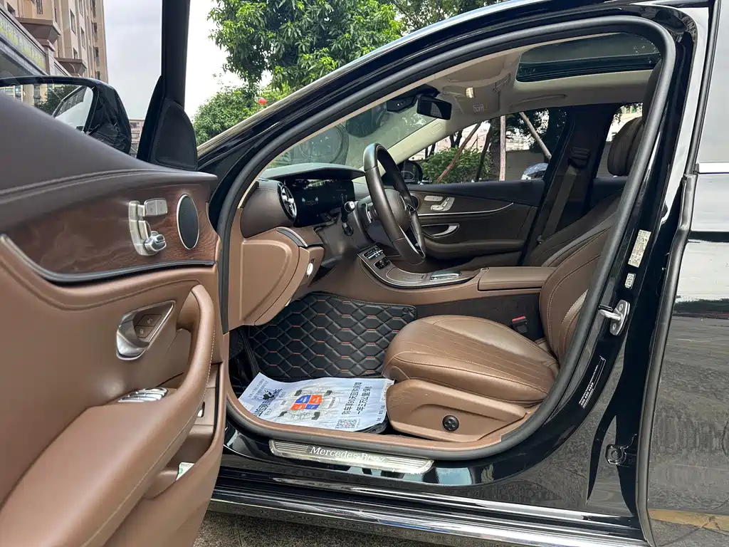 Mercedes-Benz E-Class — миниатюра 11