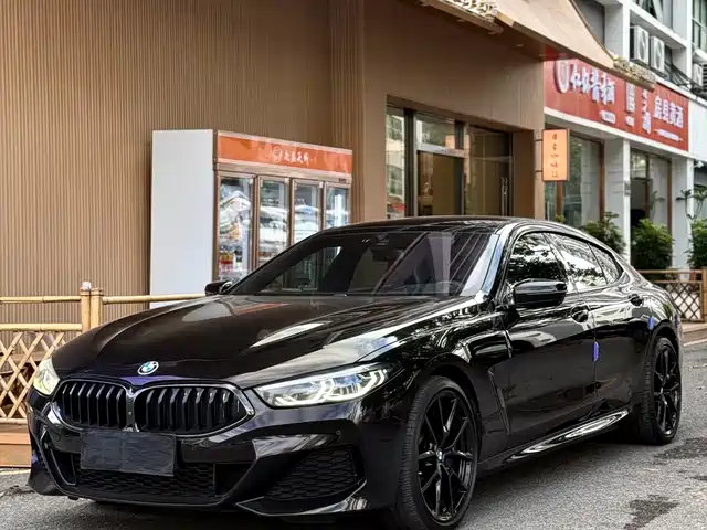 BMW 8 SERIES