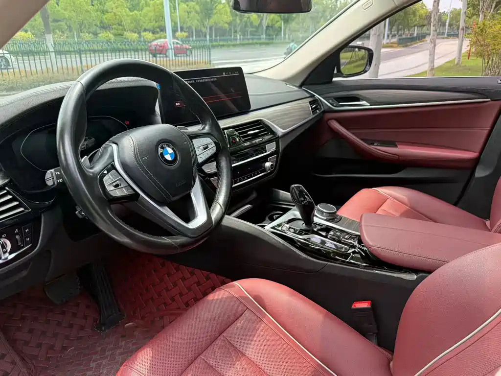 BMW 5 Series — миниатюра 4