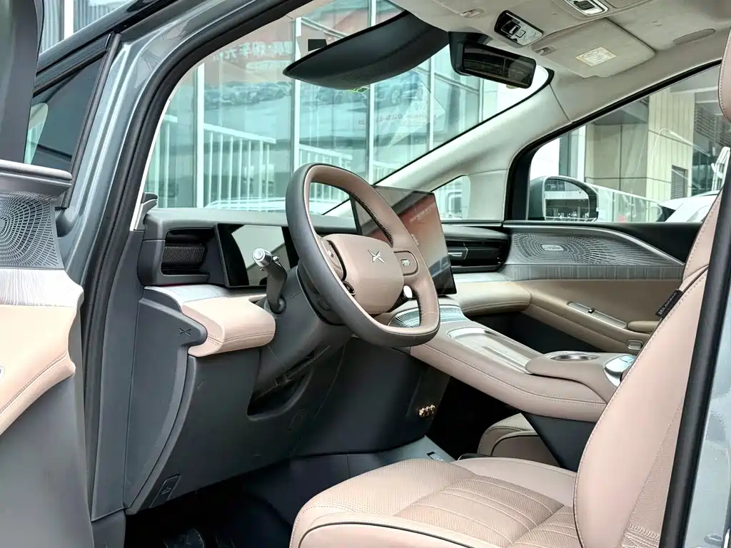 XPeng X9 — миниатюра 5