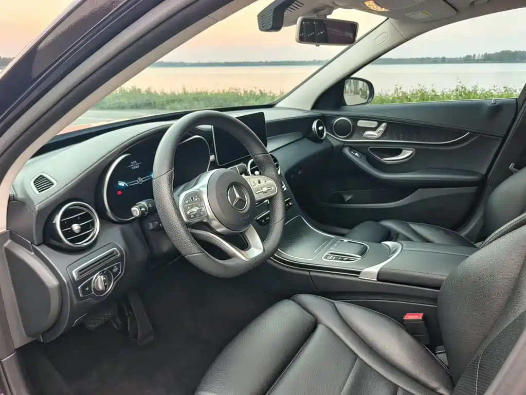 Mercedes-Benz C-Class — миниатюра 6