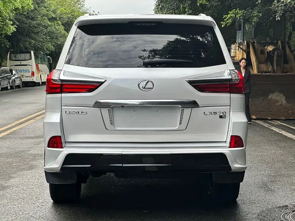 Lexus LX 2019 570