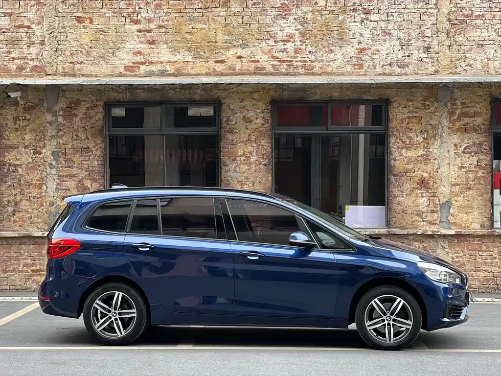 BMW 2 SERIES MULTIFUNCTIONAL STATION WAGON