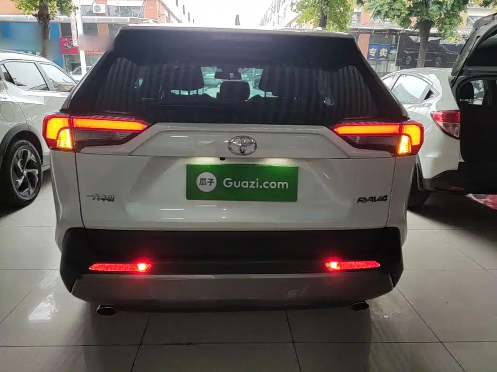 Toyota RAV4 — миниатюра 6
