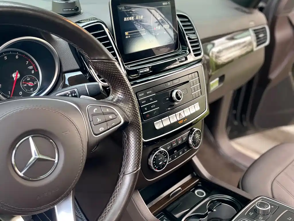 Mercedes-Benz GLS — миниатюра 16