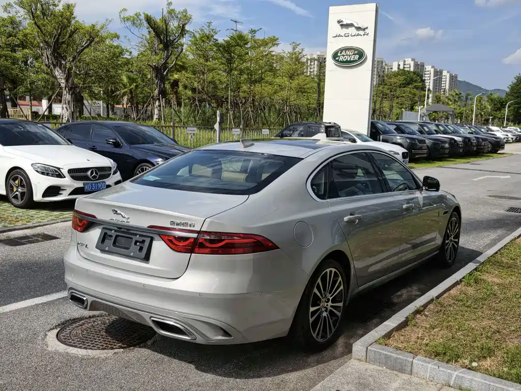 Jaguar XFL — миниатюра 5