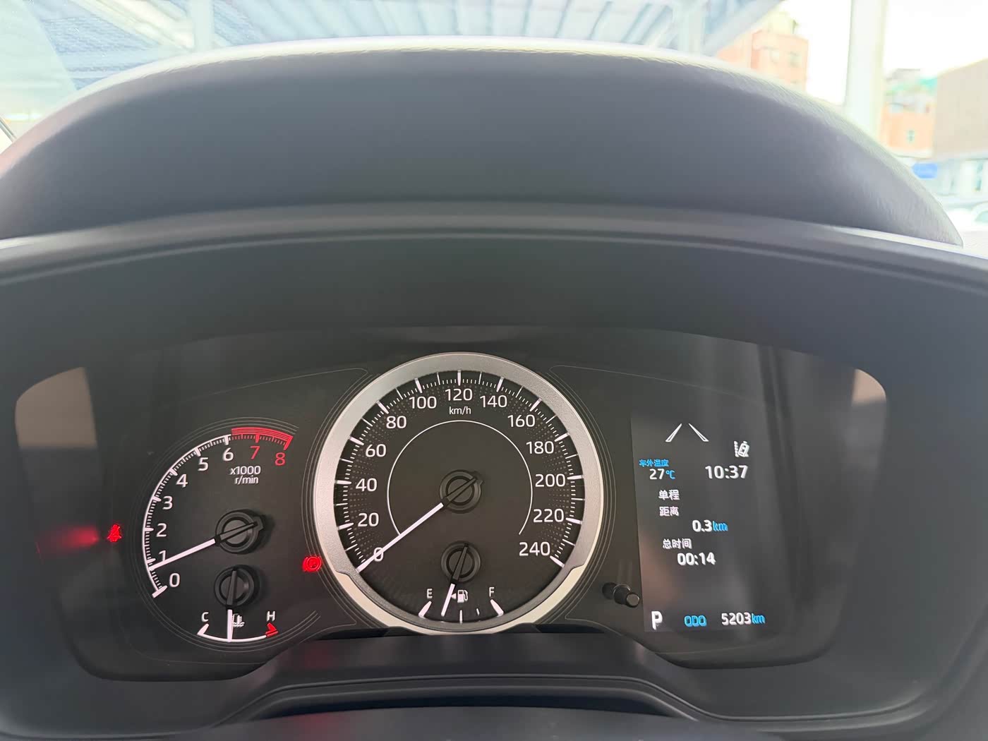 Toyota Corolla 1.2 л 2024 г. Белый, пробег 5000 км