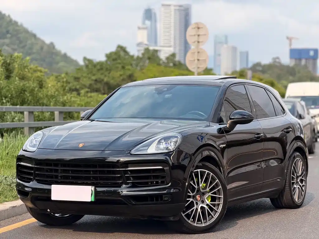 Porsche Cayenne Hybrid 2022