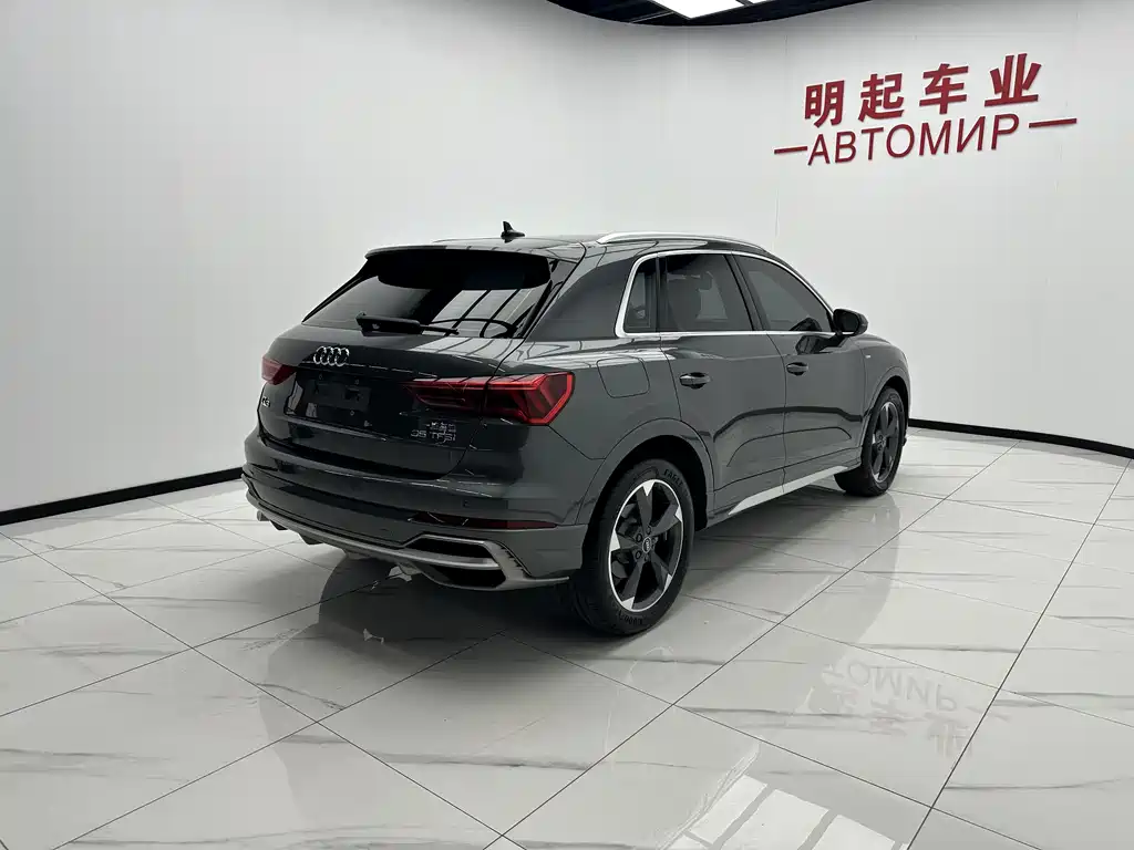 Audi Q3 2023 35 TFSI Fashion (1.4T)
