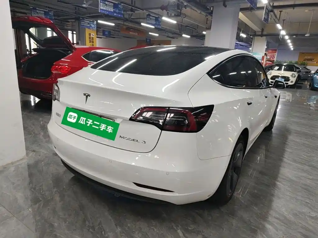 Tesla Model 3 — миниатюра 7