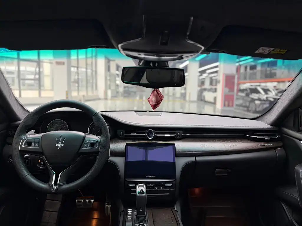 Maserati Quattroporte — миниатюра 7