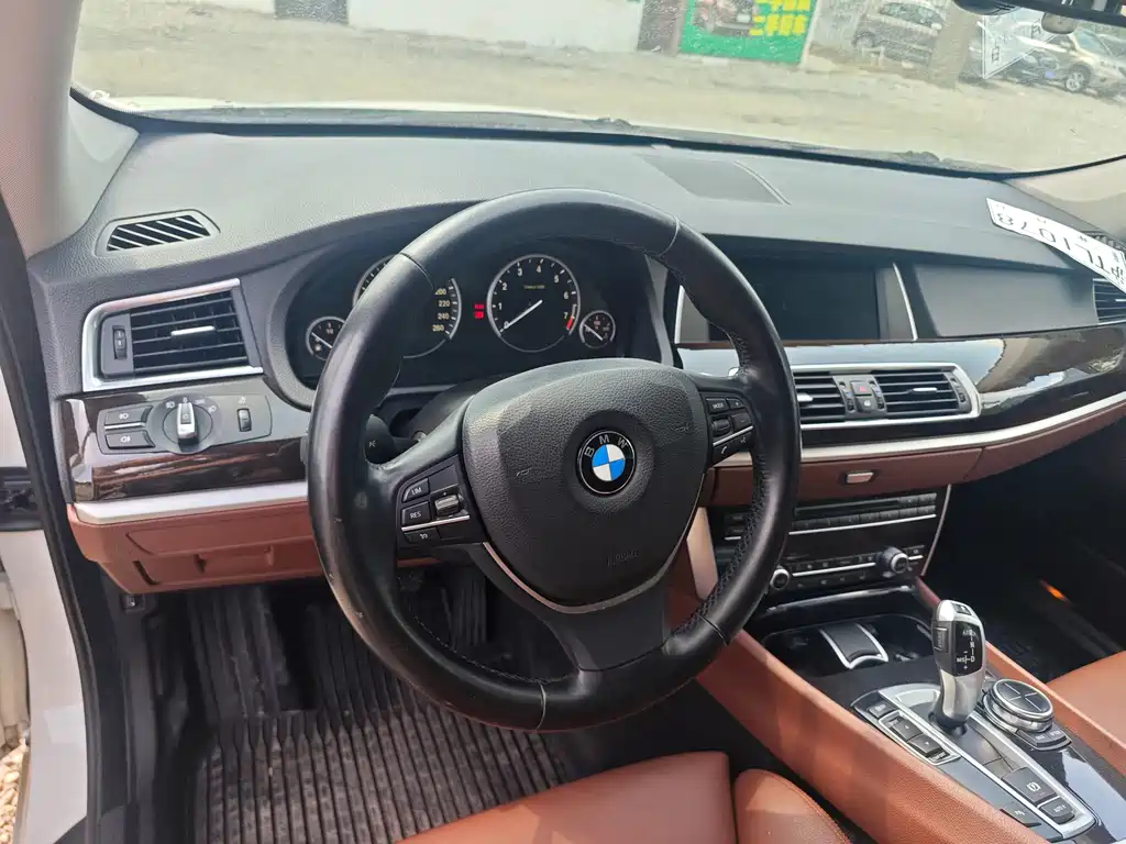 BMW 5 Series GT — миниатюра 12