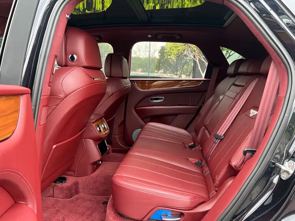 Bentley Bentayga — миниатюра 11