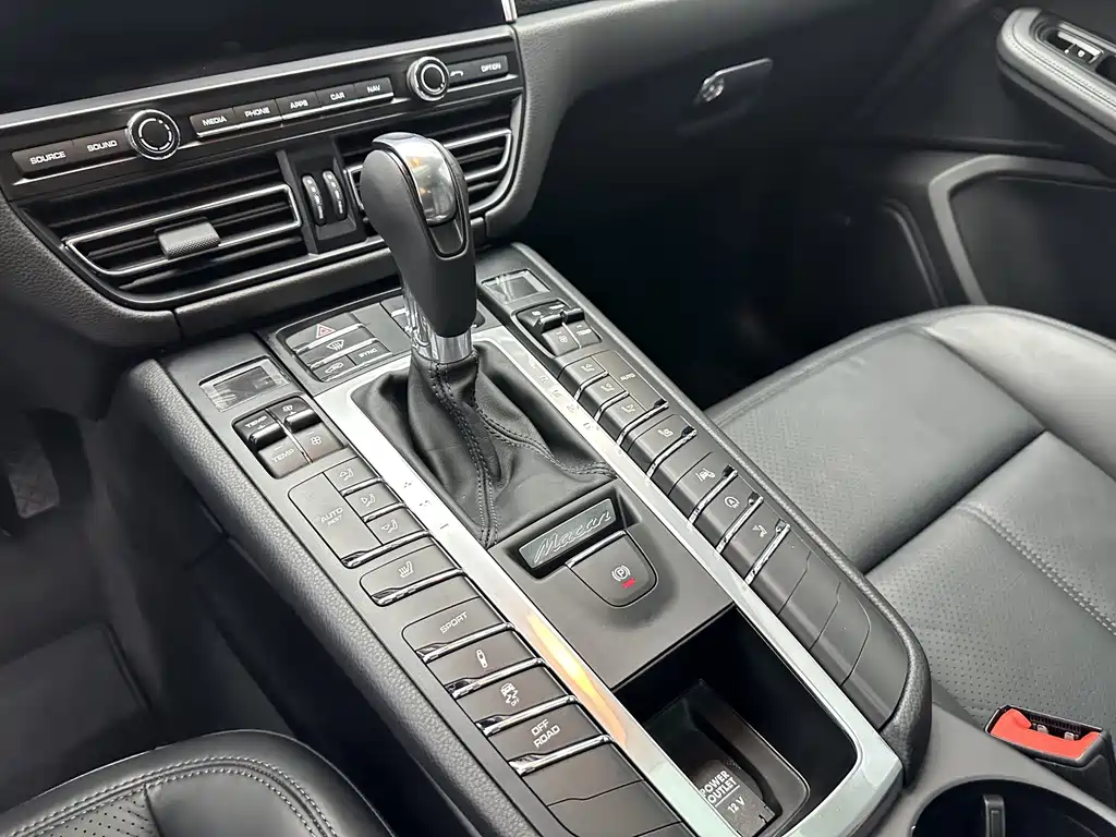 Porsche Macan — миниатюра 8