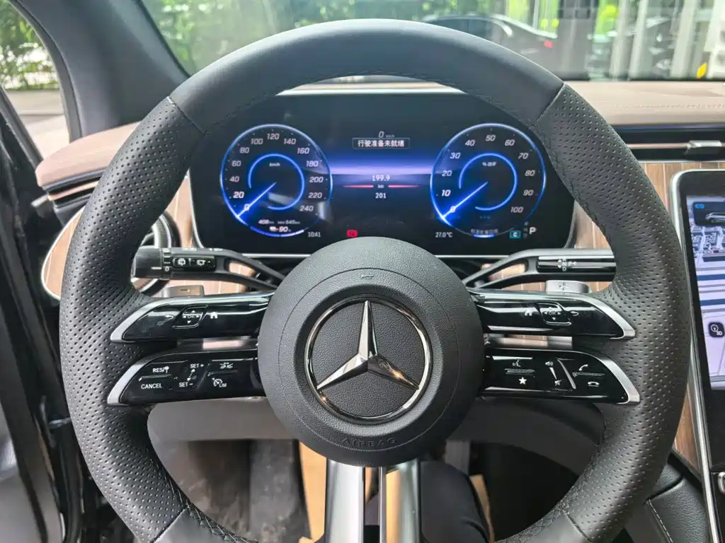 Mercedes-Benz EQE SUV — миниатюра 13