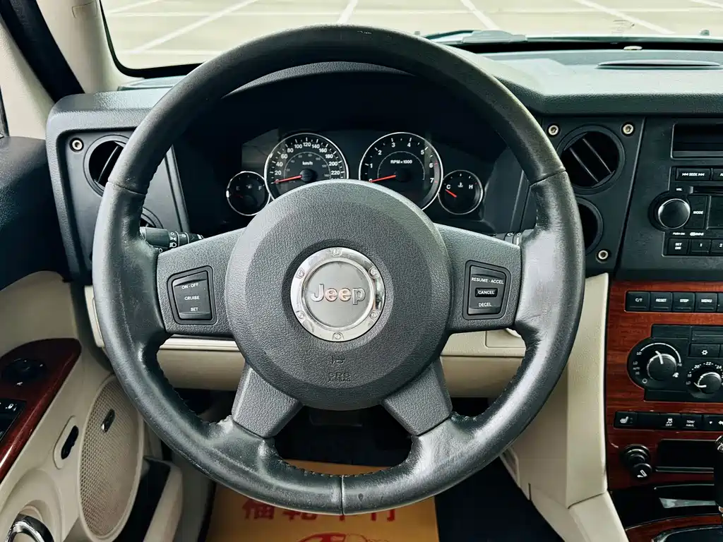 Jeep Commander Classic — миниатюра 13