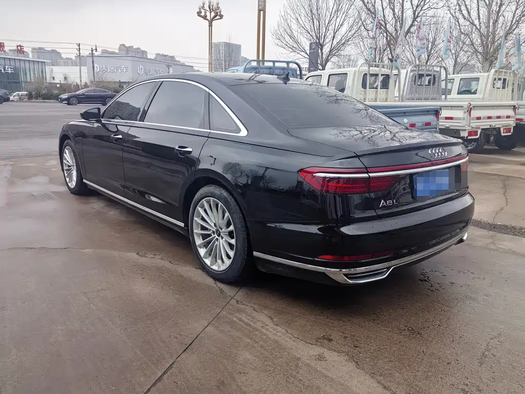 AUDI A8
