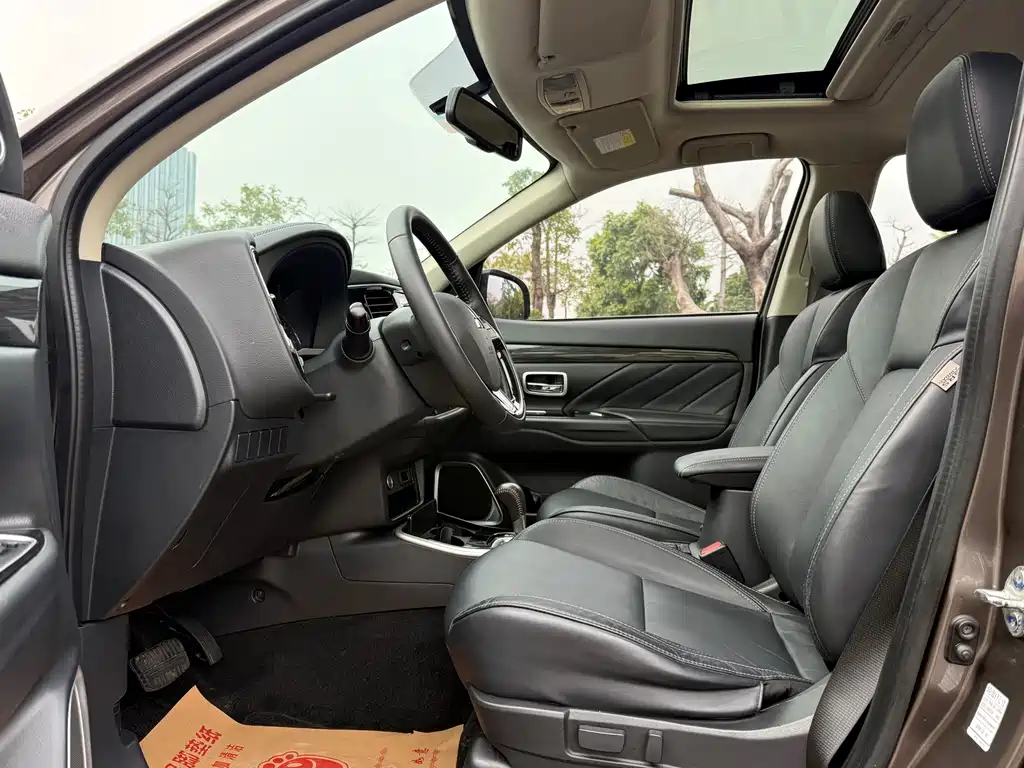 Mitsubishi Outlander — миниатюра 4