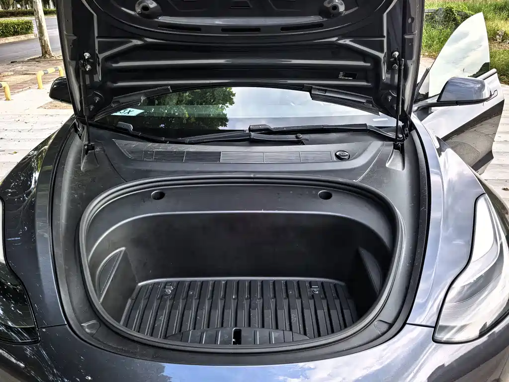 Tesla Model 3 — миниатюра 14