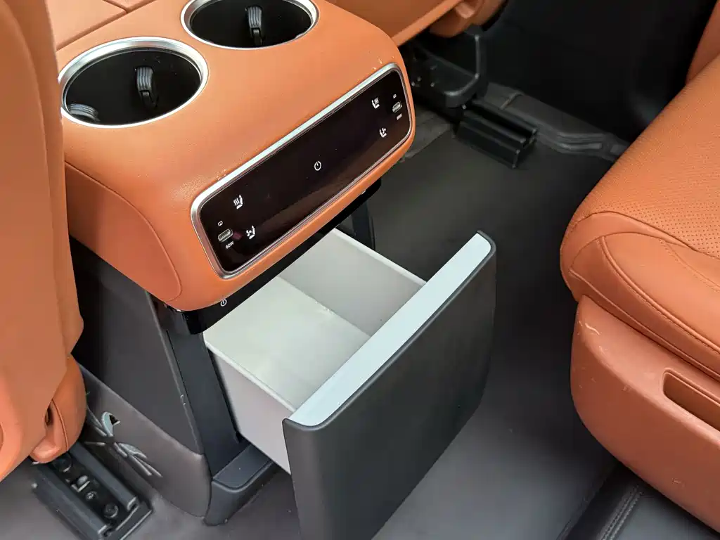 Li Auto Li L8 — миниатюра 10