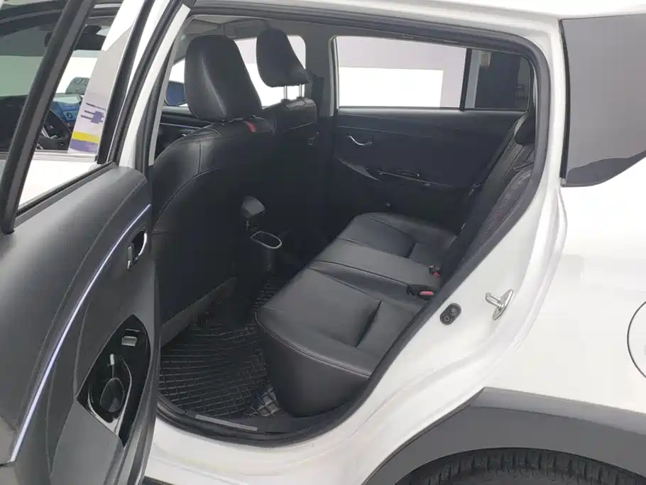 Toyota Yaris L — миниатюра 11