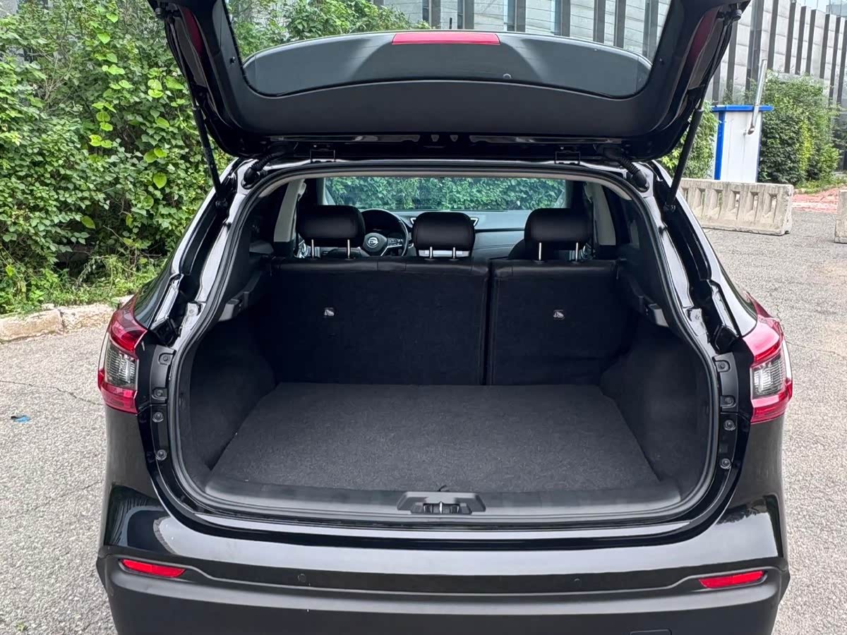 Nissan Qashqai 2.0 л 2023 г. Чёрный, пробег 29000 км