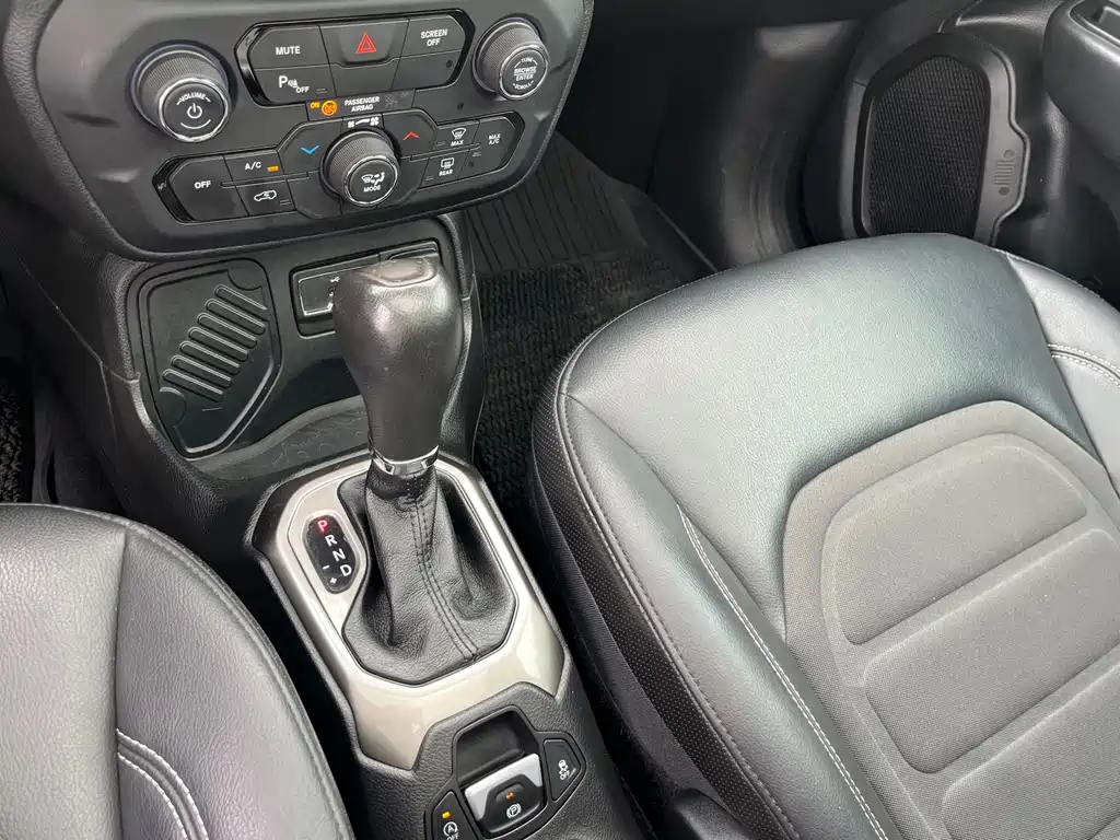 Jeep Renegade — миниатюра 13