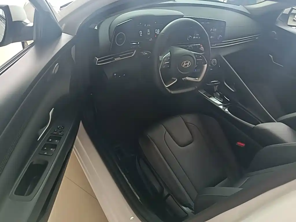 Hyundai Elantra — миниатюра 16