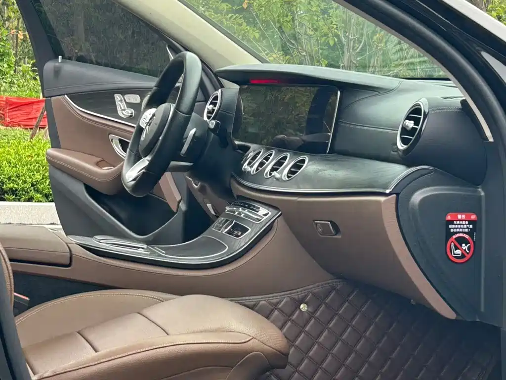 Mercedes-Benz E-Class — миниатюра 9
